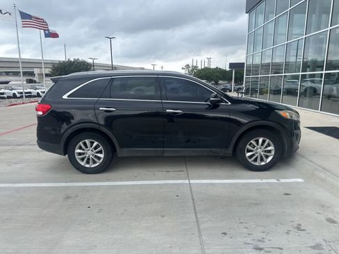 Used 2016 Kia Sorento FWD image 5