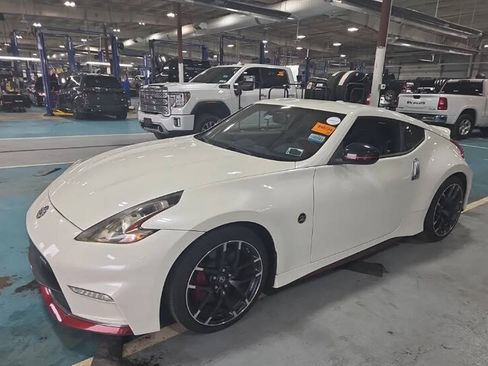 Used 2016 Nissan 370Z NISMO RWD image 1