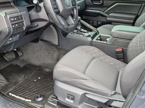 Used 2025 Toyota Tacoma SR5 AWD/4WD image 22