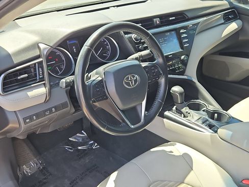 Used 2020 Toyota Camry SE FWD image 13