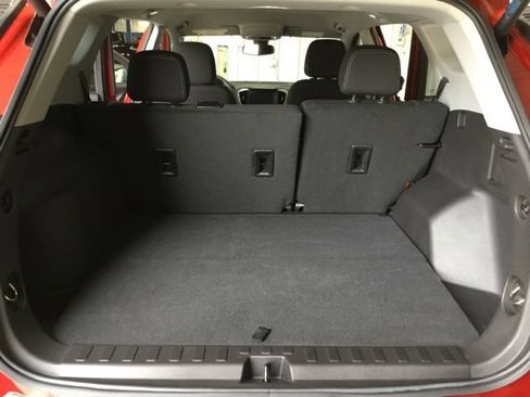 Used 2024 GMC Terrain SLE w/ Driver Convenience Package FWD image 36