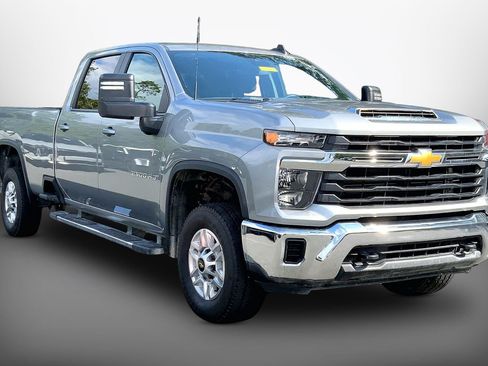 Used 2026 Chevrolet Silverado 2500 LT AWD/4WD image 3