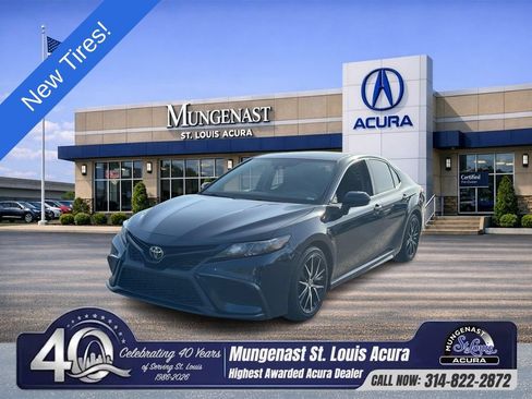 Used 2021 Toyota Camry SE FWD image 1