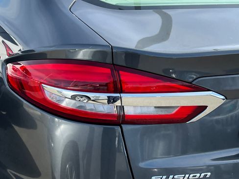 Used 2019 Ford Fusion SE image 15