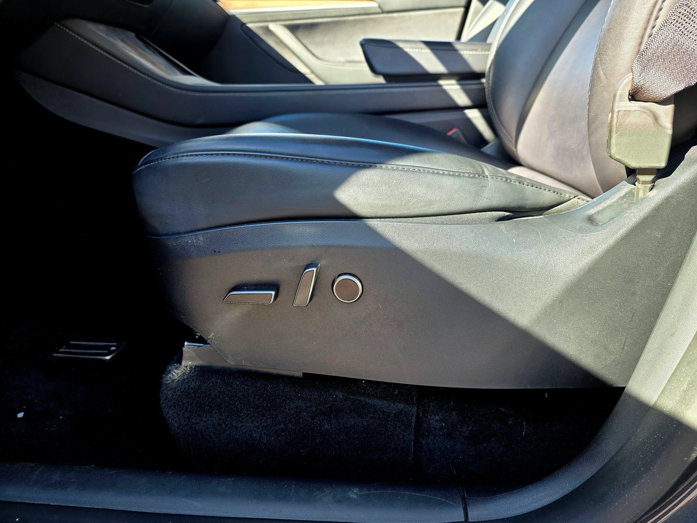 Used 2023 Tesla Model Y Long Range AWD/4WD image 40