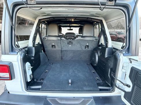 Used 2023 Jeep Wrangler Unlimited Rubicon w/ Cold Weather Group AWD/4WD image 30