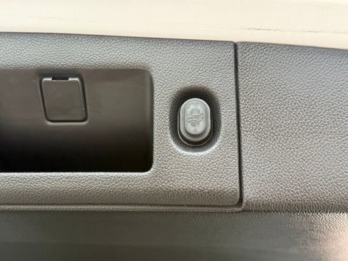 Used 2018 Chevrolet Tahoe LT image 24