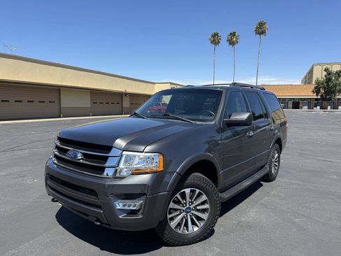 Used 2017 Ford Expedition XLT AWD/4WD image 3