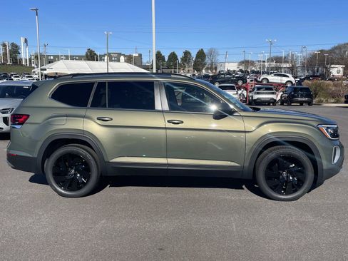 New 2026 Volkswagen Atlas SE FWD image 8