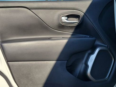 Used 2020 Jeep Renegade Limited image 15