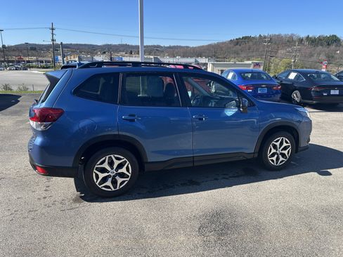 Used 2023 Subaru Forester Premium image 5