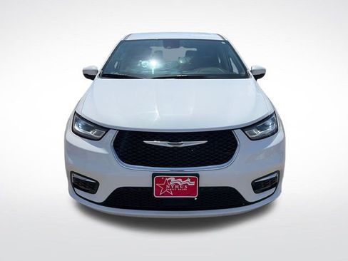 Used 2023 Chrysler Pacifica Touring-L FWD image 2