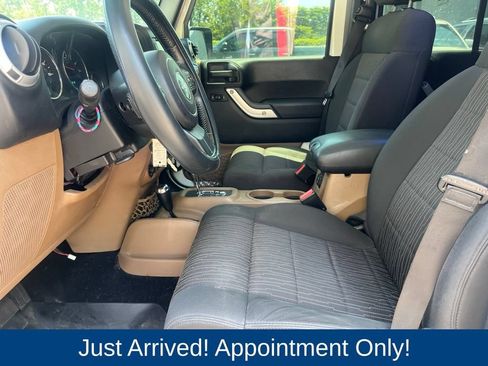 Used 2012 Jeep Wrangler Unlimited Sahara w/ Connectivity Group AWD/4WD image 10