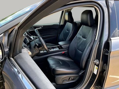 Used 2020 Ford Edge Titanium FWD image 8