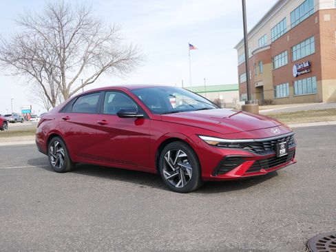 Used 2025 Hyundai Elantra Sport image 7
