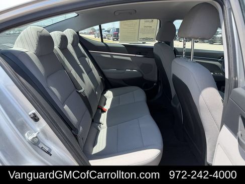Used 2020 Hyundai Elantra SE FWD image 29