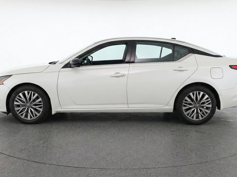 Used 2025 Nissan Altima 2.5 SV image 5
