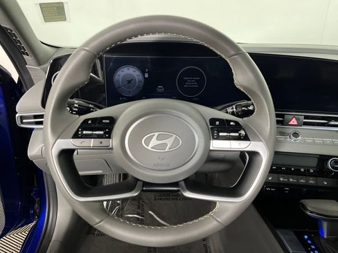 Used 2025 Hyundai Elantra SEL image 23