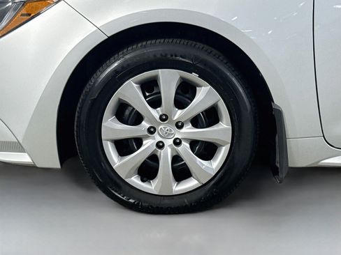 Used 2025 Toyota Corolla LE FWD image 38