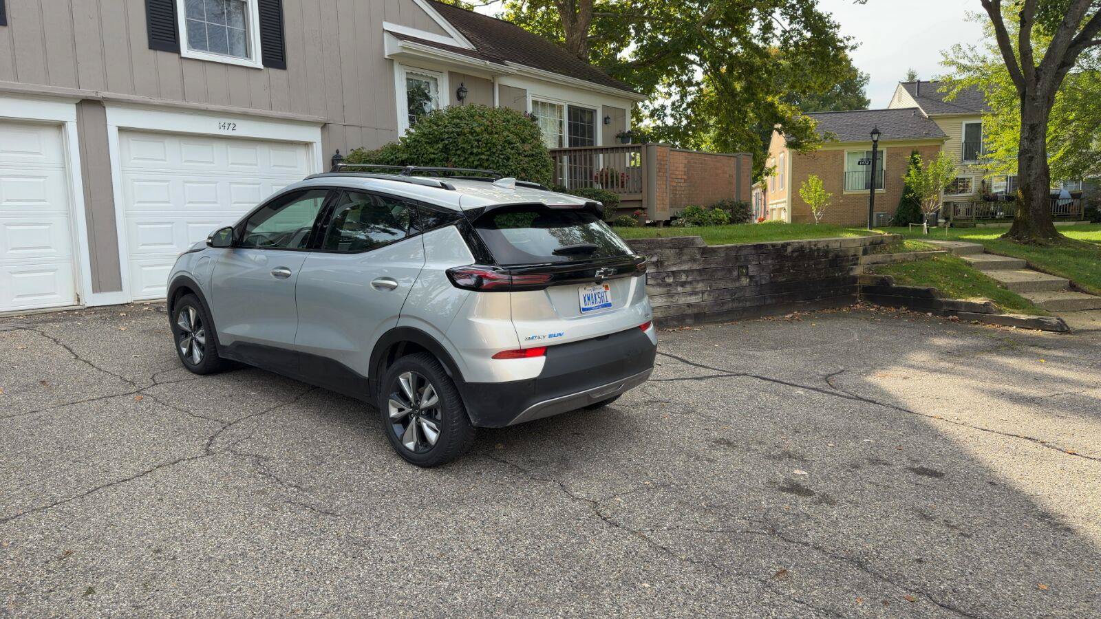 Used 2023 Chevrolet Bolt EUV LT w/ Convenience Package FWD image 4