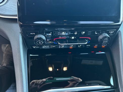 New 2025 Jeep Grand Cherokee L Limited w/ Luxury Tech Group II image 18