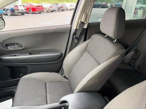 Used 2019 Honda HR-V LX image 9