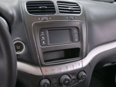 Used 2017 Dodge Journey SE image 21