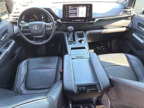 Used 2021 Toyota Sienna XSE w/ XSE Plus Package image 30