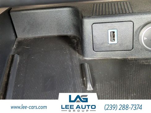 Used 2020 Ford Escape Titanium w/ Titanium Premium Package 2.0 image 29