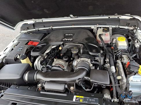 Certified 2018 Jeep Wrangler Unlimited Sahara image 28