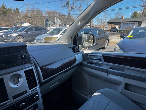 Used 2010 Chrysler Town & Country Touring image 26