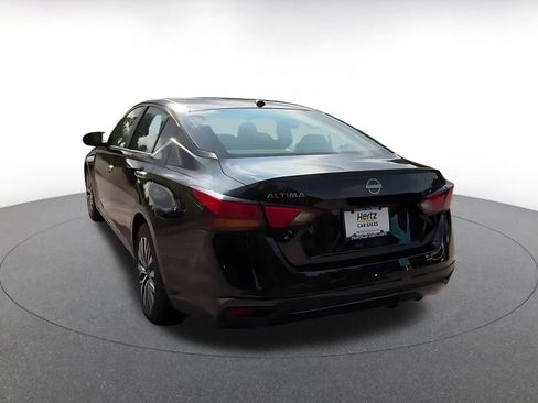 Used 2025 Nissan Altima 2.5 SV FWD image 11