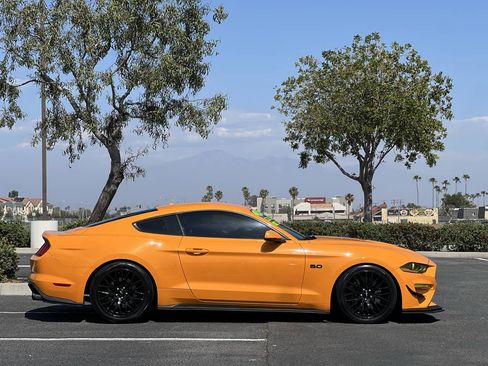 Used 2018 Ford Mustang GT Premium w/ GT Performance Package RWD image 17