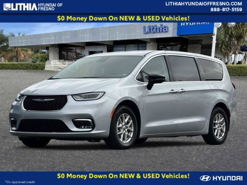 Used 2024 Chrysler Pacifica Touring-L image 1
