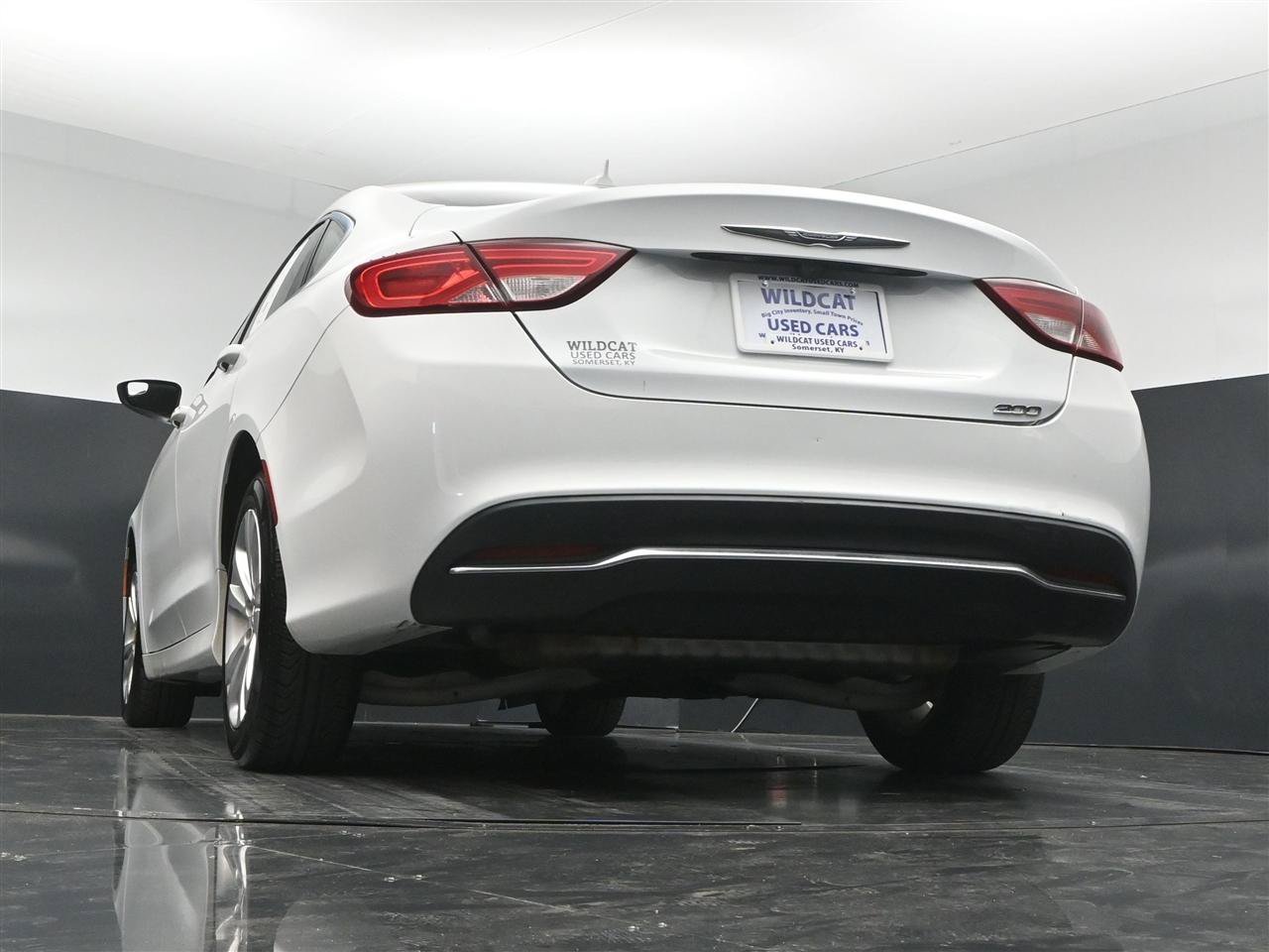 Used 2017 Chrysler 200 Limited Platinum w/ Comfort & Convenience Group FWD image 33