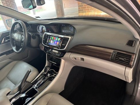 Used 2017 Honda Accord Touring image 26