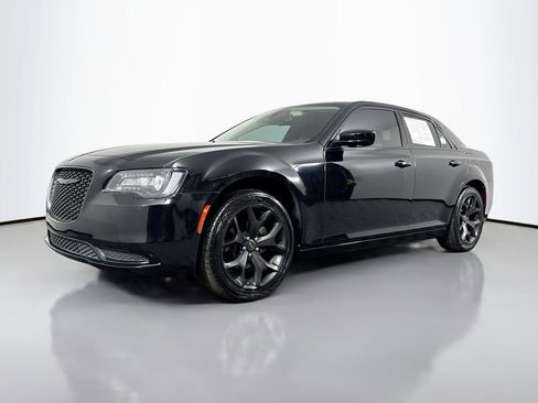 Used 2022 Chrysler 300 Touring w/ Sport Appearance Package image 37