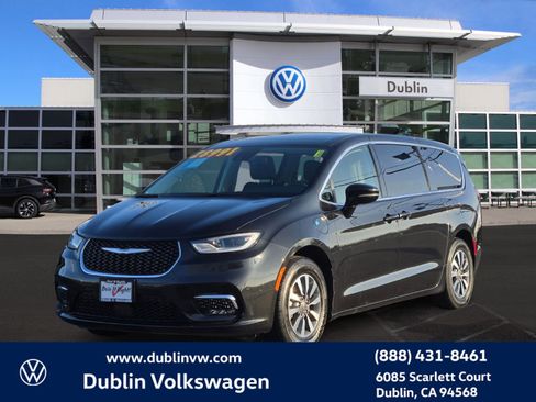 Used 2024 Chrysler Pacifica Select image 8