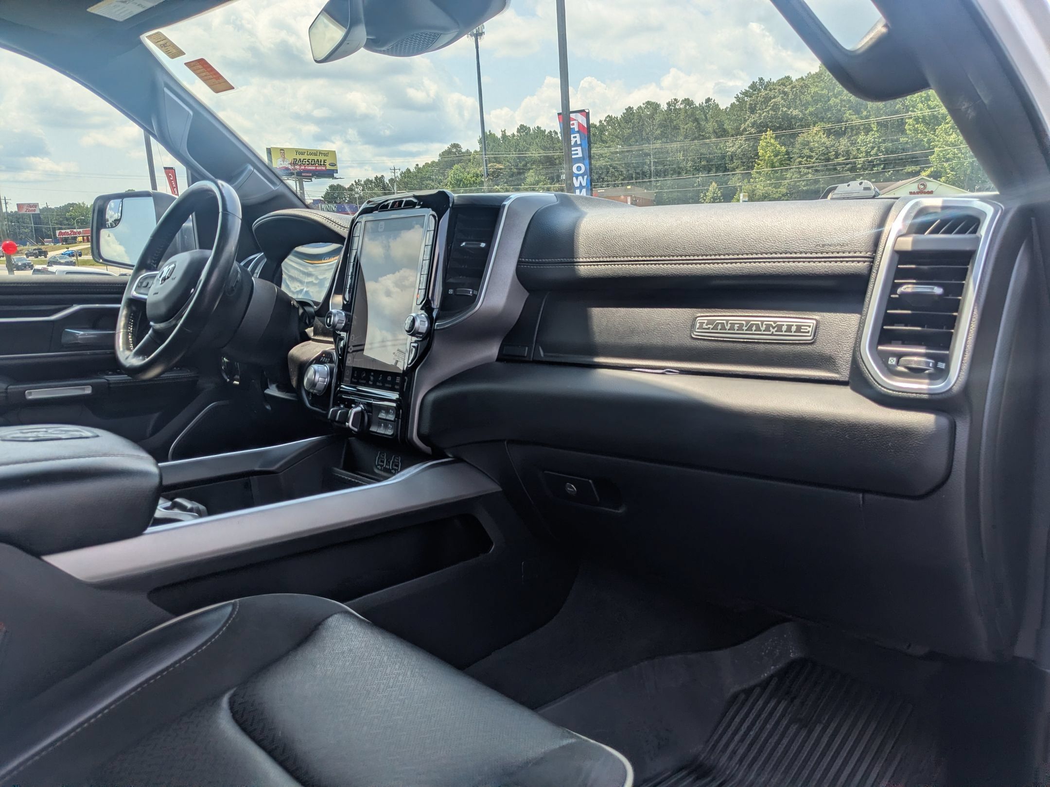 Used 2023 RAM 1500 Laramie AWD/4WD image 24