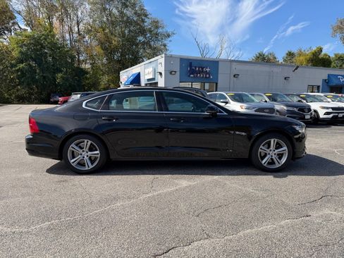 Used 2019 Volvo S90 T5 Momentum image 2
