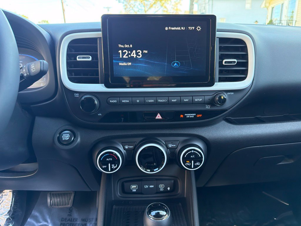 Certified 2024 Hyundai Venue Limited FWD image 23