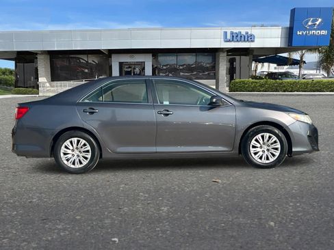 Used 2014 Toyota Camry L image 9