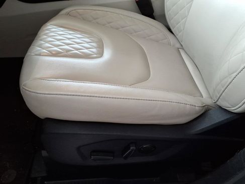 Used 2024 Ford Edge Titanium image 5