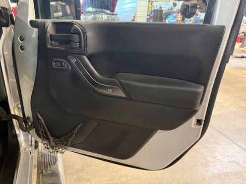 Used 2012 Jeep Wrangler Unlimited Sport AWD/4WD image 10