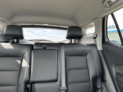 Used 2024 GMC Terrain SLT w/ Infotainment Package II AWD/4WD image 19