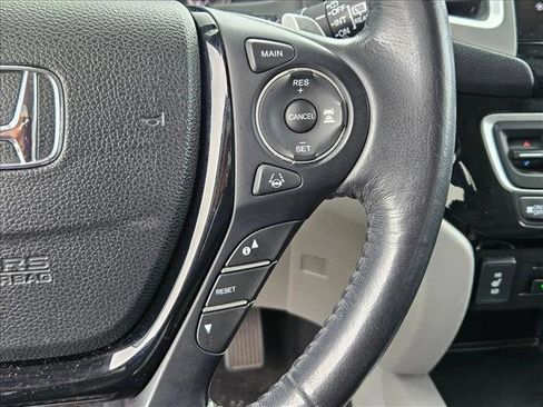 Used 2018 Honda Pilot Touring image 9