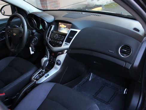 Used 2016 Chevrolet Cruze LT w/ Technology Package image 25