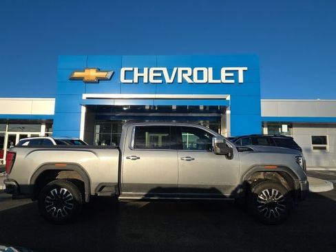 Used 2024 GMC Sierra 3500 Denali Ultimate image 3