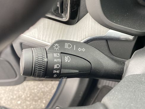 Used 2025 Volvo XC60 B5 Plus image 23