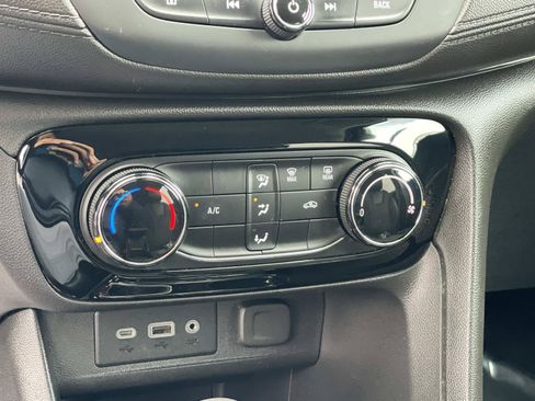 Used 2021 Buick Encore GX Preferred FWD image 16